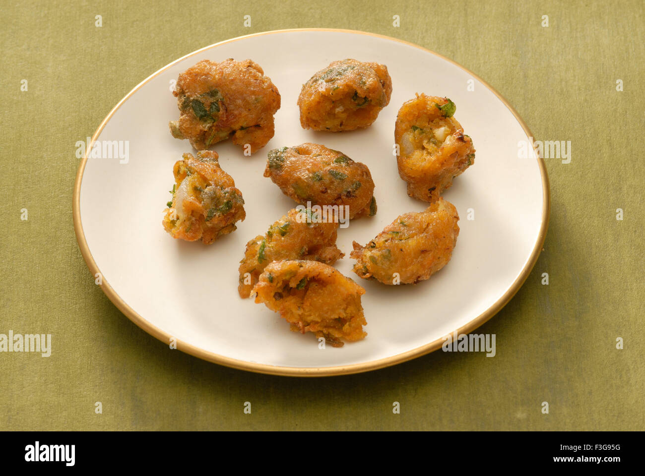 pakora, pakoda, vegetable pakora, onion pakora, potato pakora, India