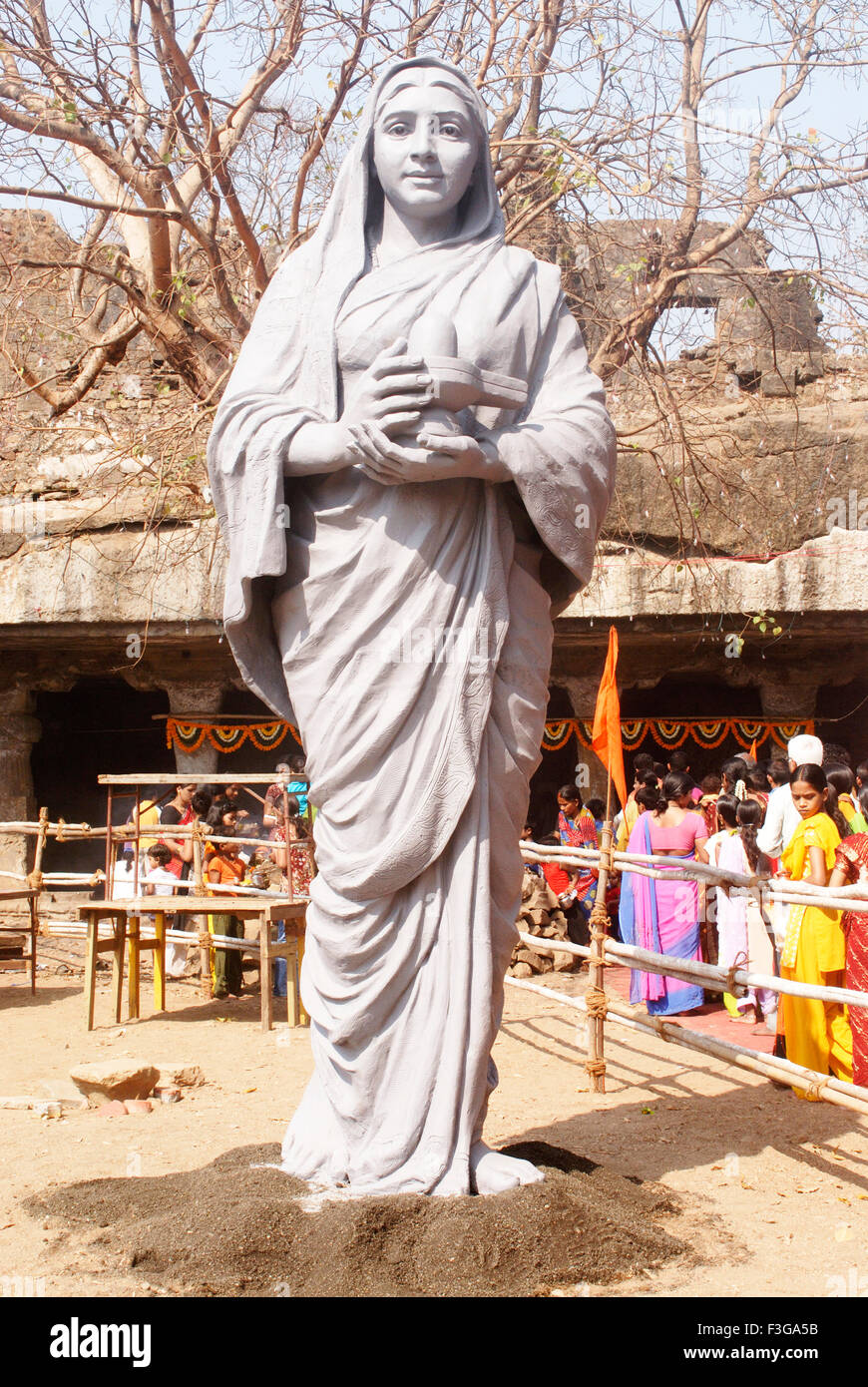 Huge statue made by plaster of paris of woman carrying shivlingam in front of mandapeshwar caves ; Borivali ; Bombay Mumbai Stock Photo