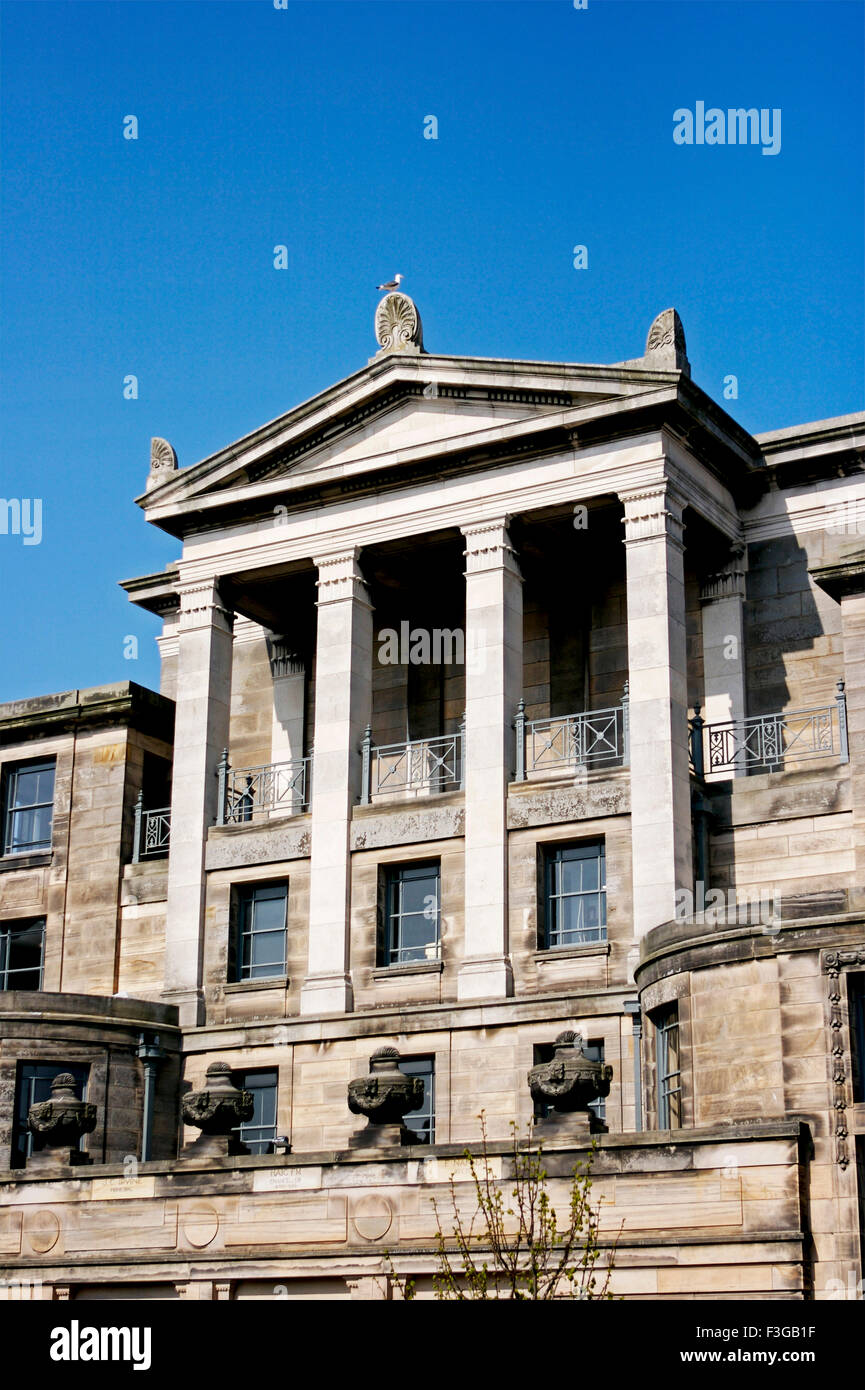 Building pillars ; Edinburgh ; Gaelic Dun Eideann ; Scotland ; United