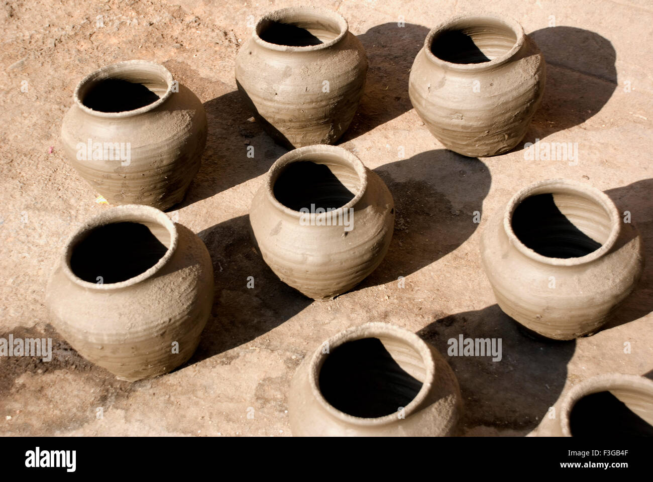 Earthen pots hires stock photography and images Alamy