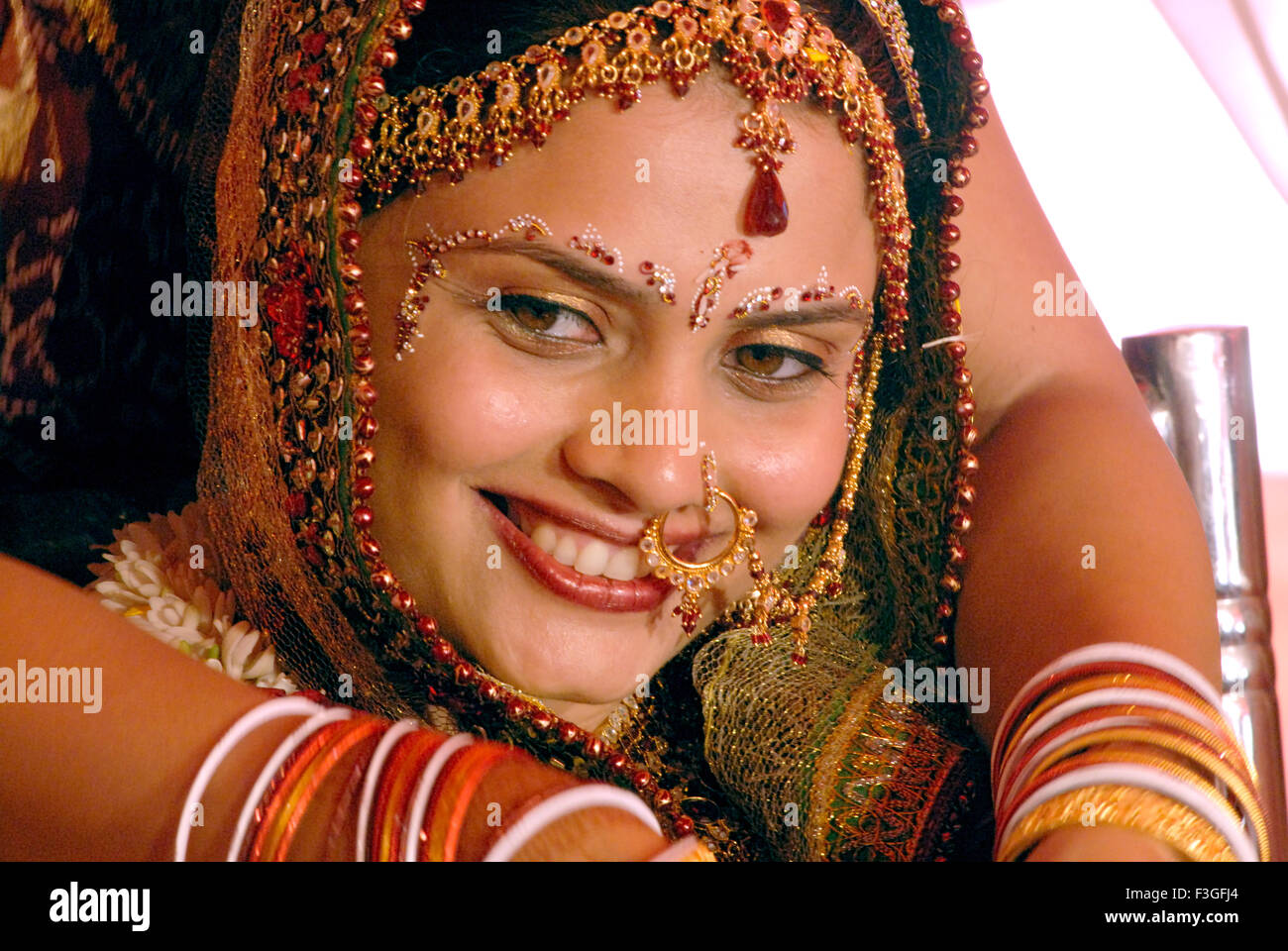 Bhuj woman nose ring hi-res stock photography and images - Alamy