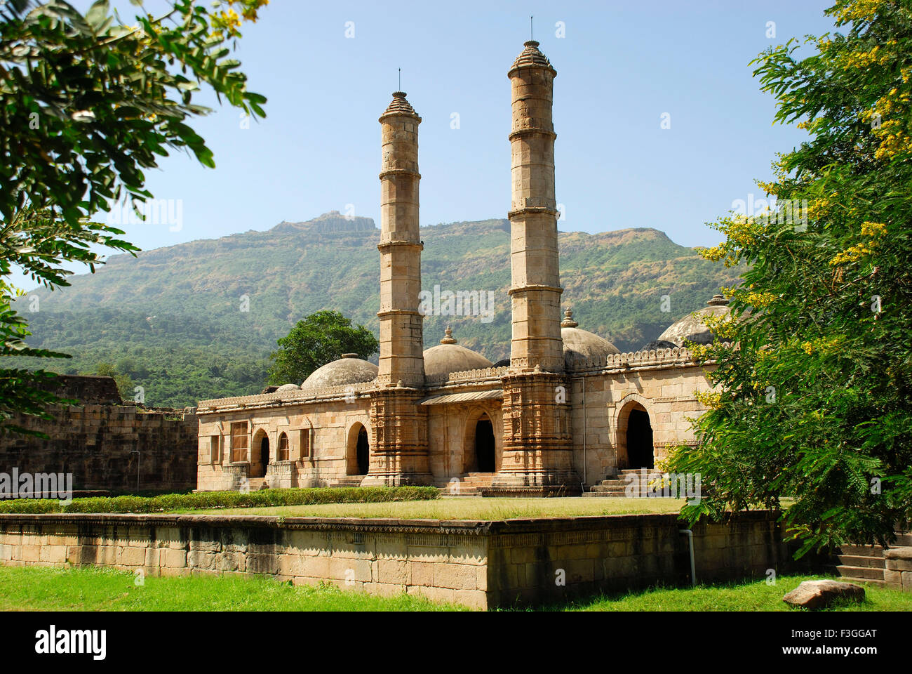 Shaher ni Masjid built by Mohammad Degda ; Pavagadh Chapaner ; Gujarat ; India Stock Photo