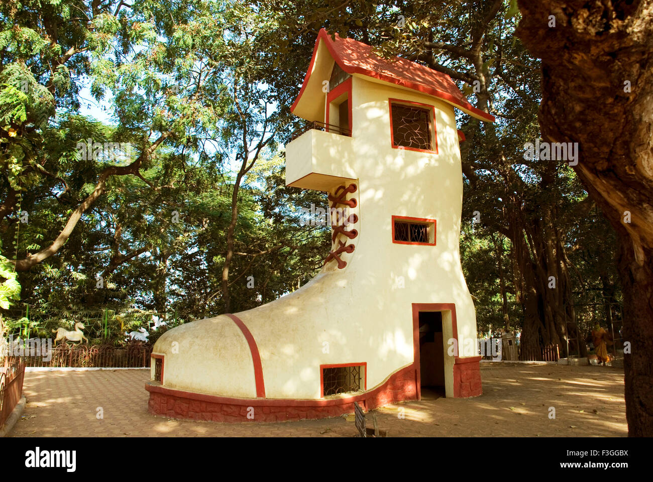 Old lady shoe at Kamala Nehru park ; Hanging garden ; Malabar hills