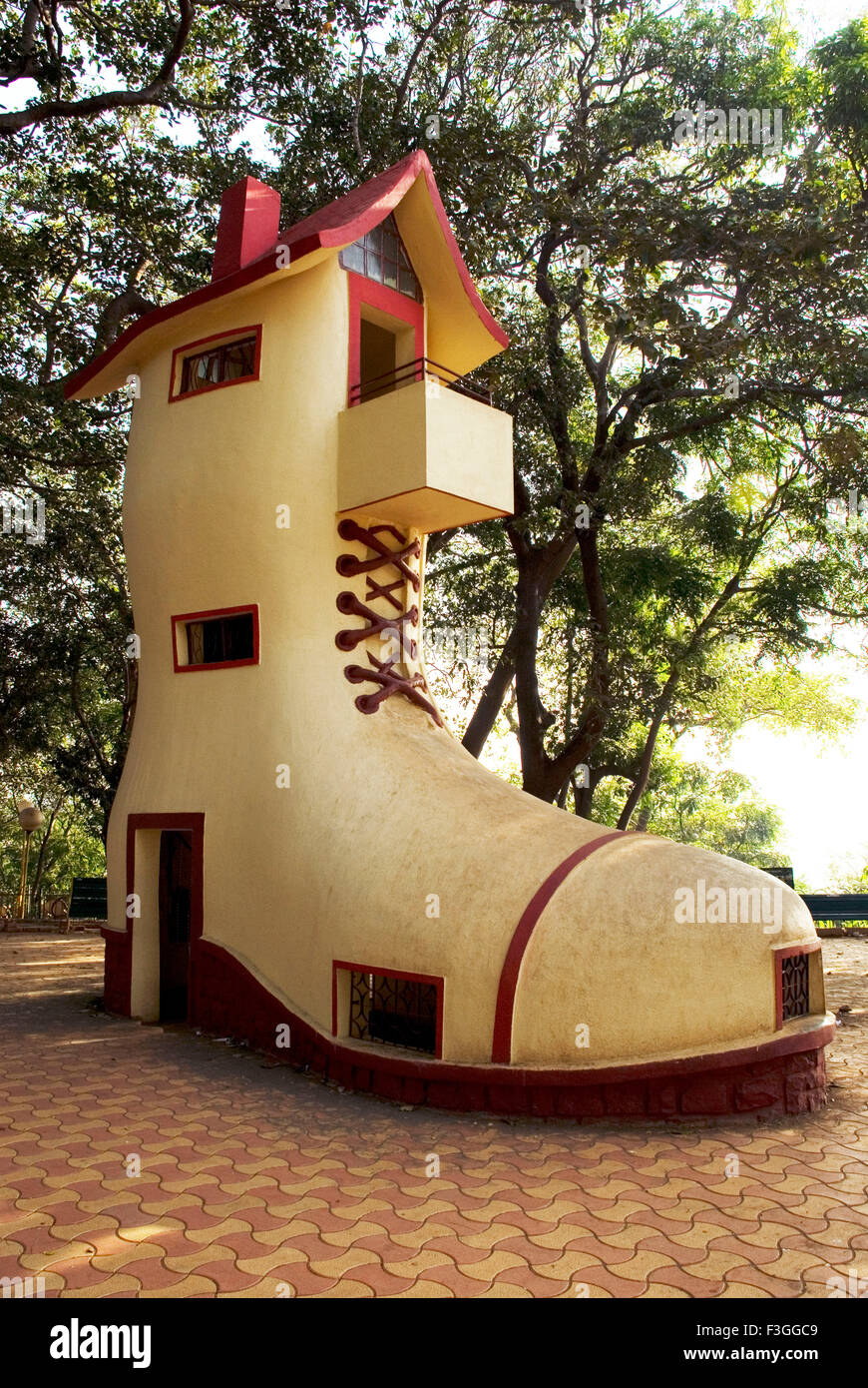 Old Lady Shoe at Kamala Naheru Park ; Hanging Garden ; Malabar Hills