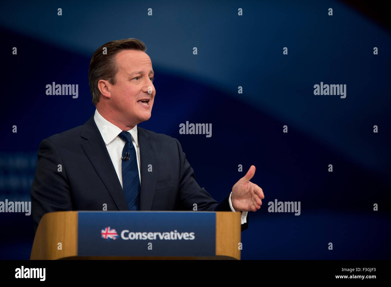 Manchester, UK. 7th October 2015. British Prime Minister David Cameron speaks at Day 4 of the 2015 Conservative Party Conference in Manchester. Credit:  Russell Hart/Alamy Live News. Stock Photo