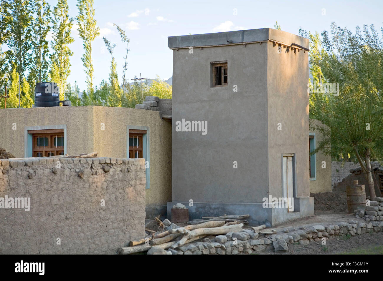 Outdoor toilet india hi-res stock photography and images - Alamy