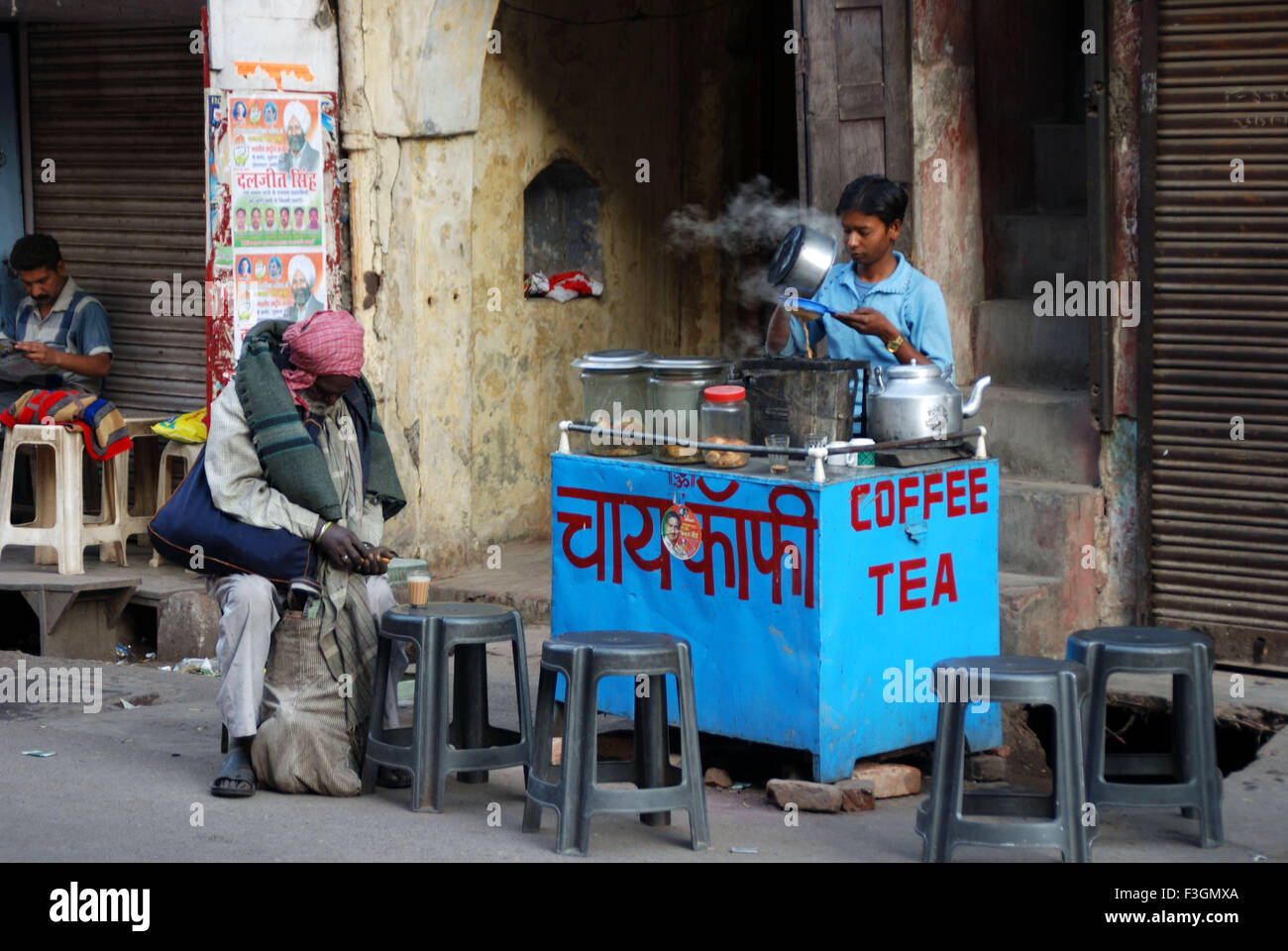 Tea coffee vendor, Hardwar, Haridwar, Uttar Pradesh, Uttarakhand, India, Asia Stock Photo