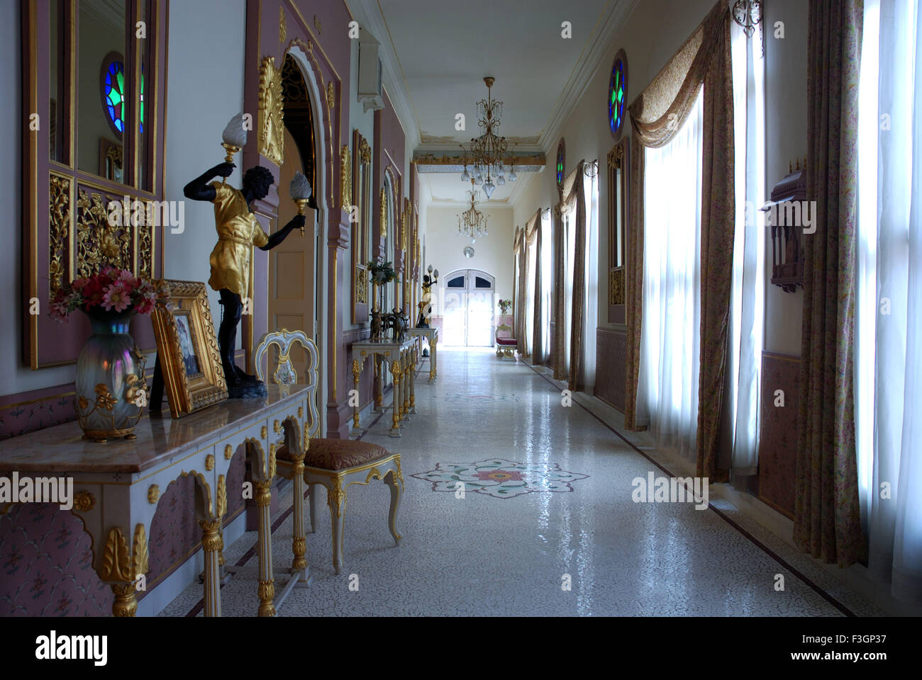 Hotel Bhanwar Niwas veranda ; Rampuria haveli ; Bikaner ; Rajasthan ...