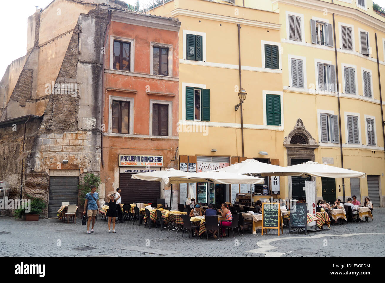 Diners eating al fresco in a street in the Jewish Ghetto of Rome. Stock Photo