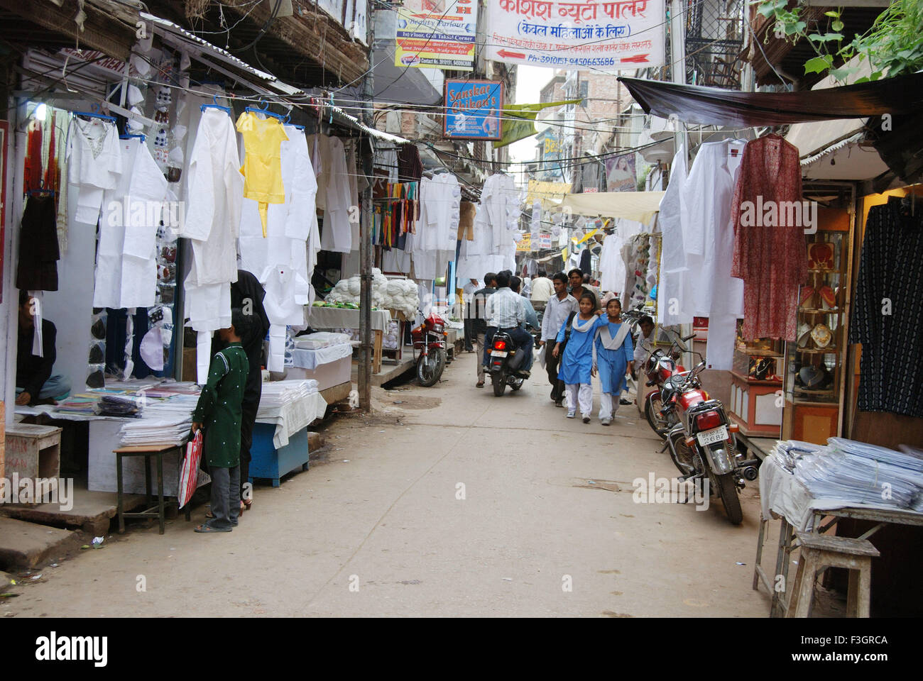 Chikan bazaar ; old Lucknow ; Uttar Pradesh ; India Stock Photo Alamy