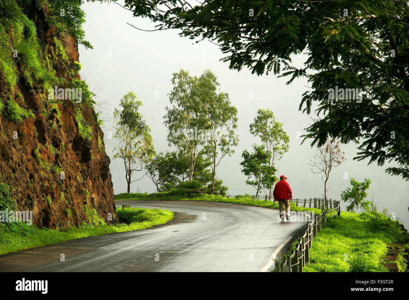 There are 15 in india. There are 15 in india. туристические города индии дели. Village road индия. There is there are перечисление.