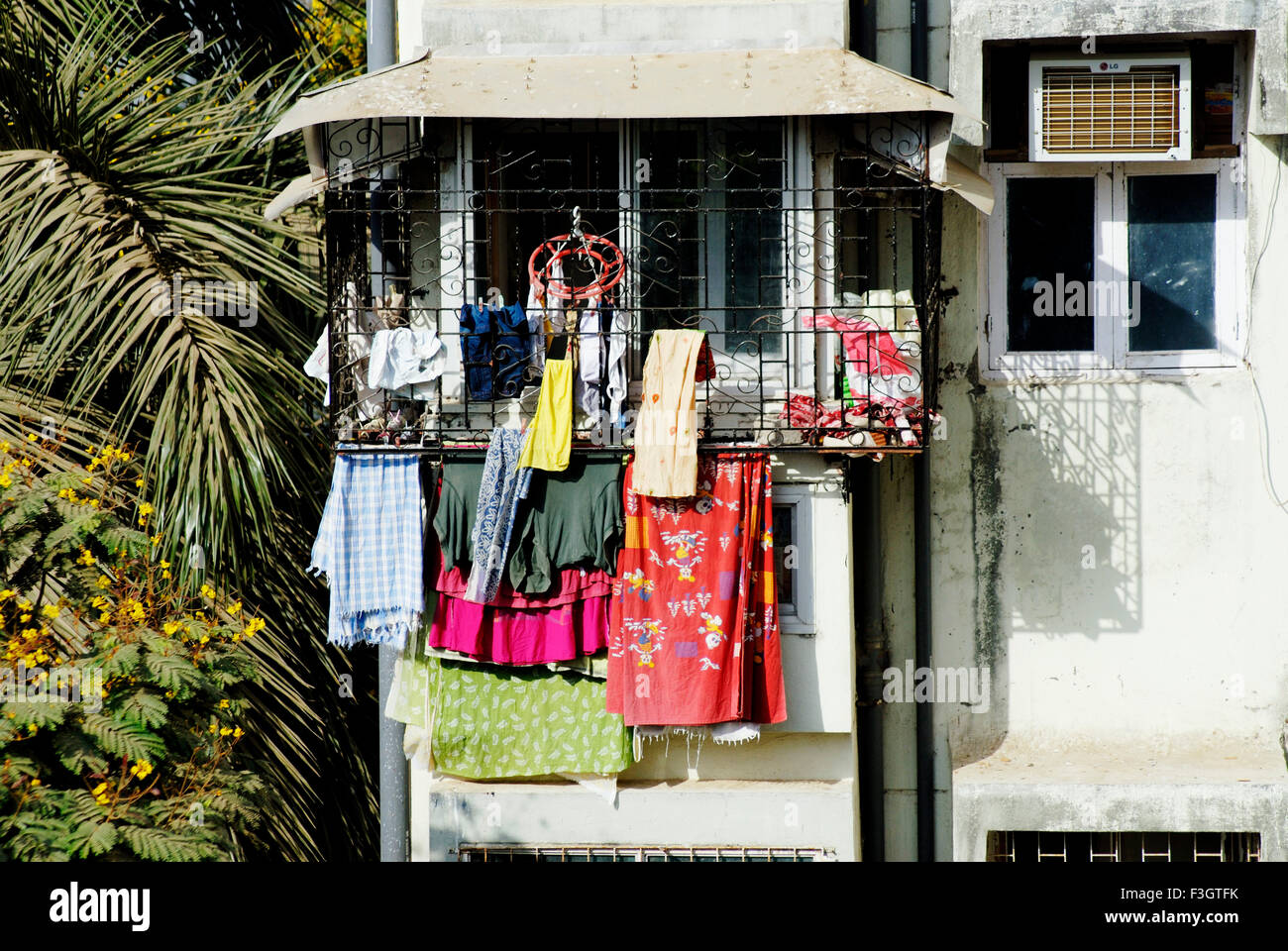 Clothes drying in balcony mumbai hi-res stock photography and images - Alamy