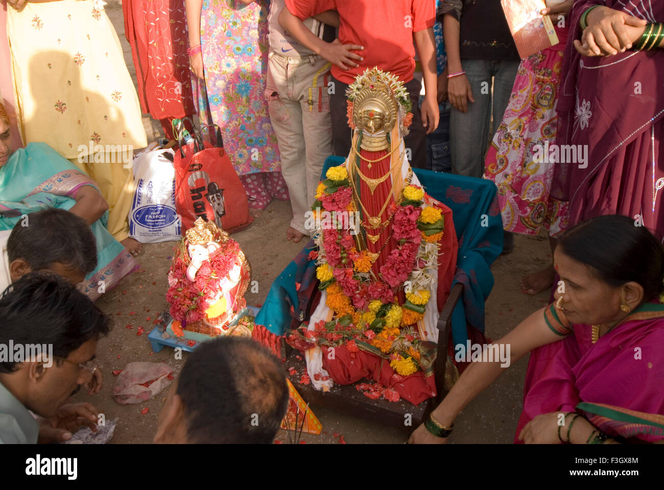 Gauri ganpati hi-res stock photography and images - Alamy