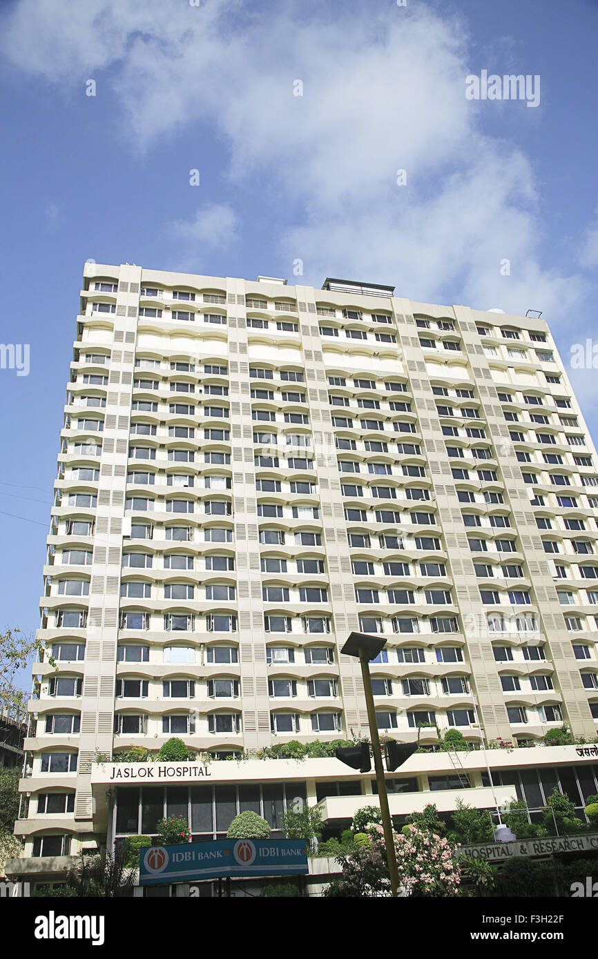 Skyscraper Jaslok hospital and medical research centre ; DR. Gopalrao Deshmukh marg ; Peddar road ; Grant Road ; Mumbai Stock Photo