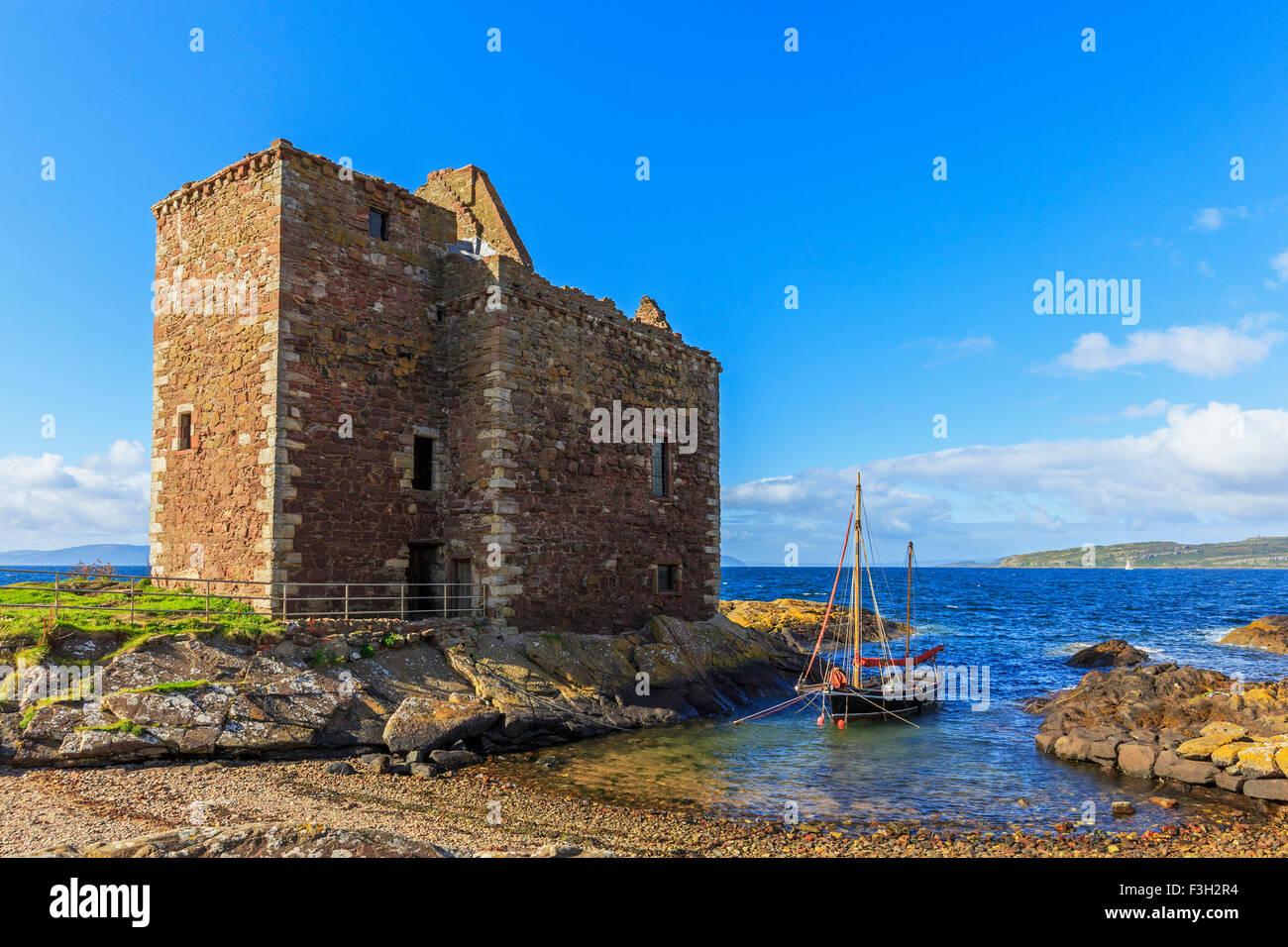 Portencross Castle, managed by Historic Scotland, overlooking the Firth of Clyde, near Largs, Ayrshire, Scotland, UK Stock Photo