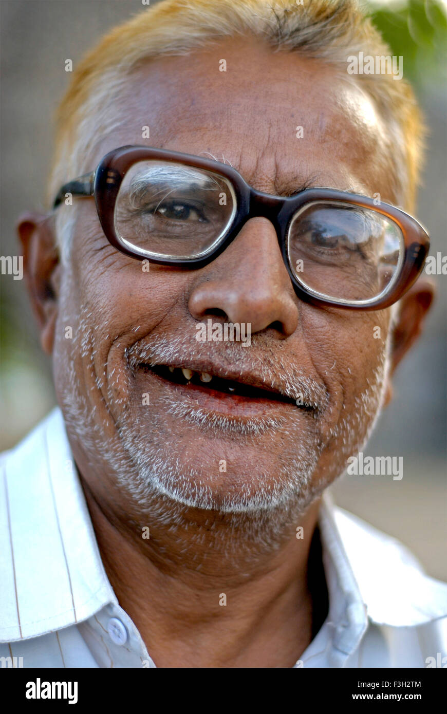 Old man wearing glasses hi-res stock photography and images - Alamy
