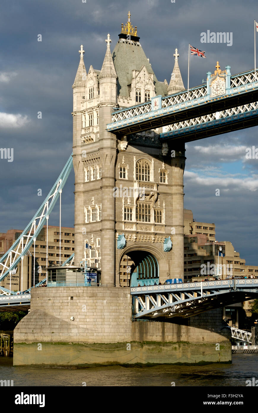 Bridge of thames hi-res stock photography and images - Alamy