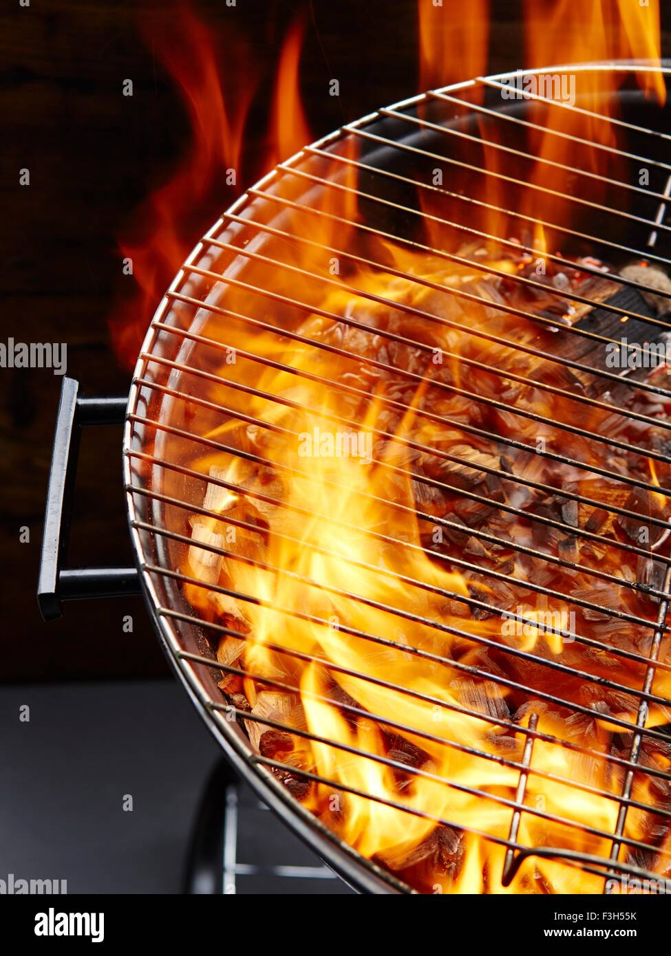 Burning charcoal hires stock photography and images Alamy