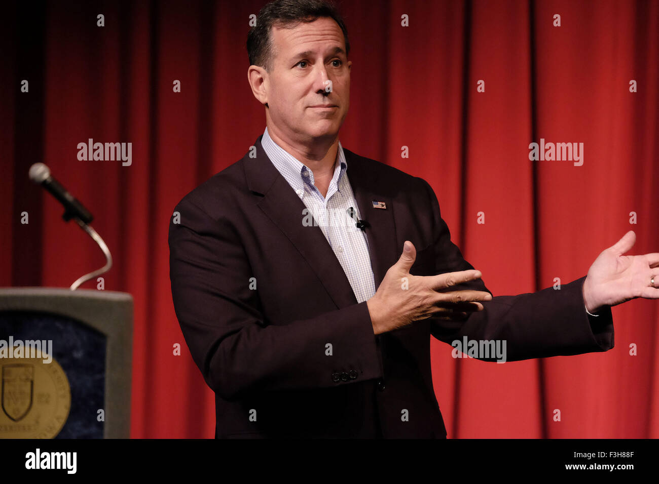 Sioux City, IOWA, USA. 7th Oct, 2015. Republican presidential candidate and former U.S. Sen. RICK SANTORUM (R-PA) speaks at a town hall meeting Wednesday, Oct. 7, 2015, at Briar Cliff University, a Catholic university. He explained to a student that laws concerning illegal immigration should benefit America and its citizens as a whole and not just those who are breaking the law. © Jerry Mennenga/ZUMA Wire/Alamy Live News Stock Photo