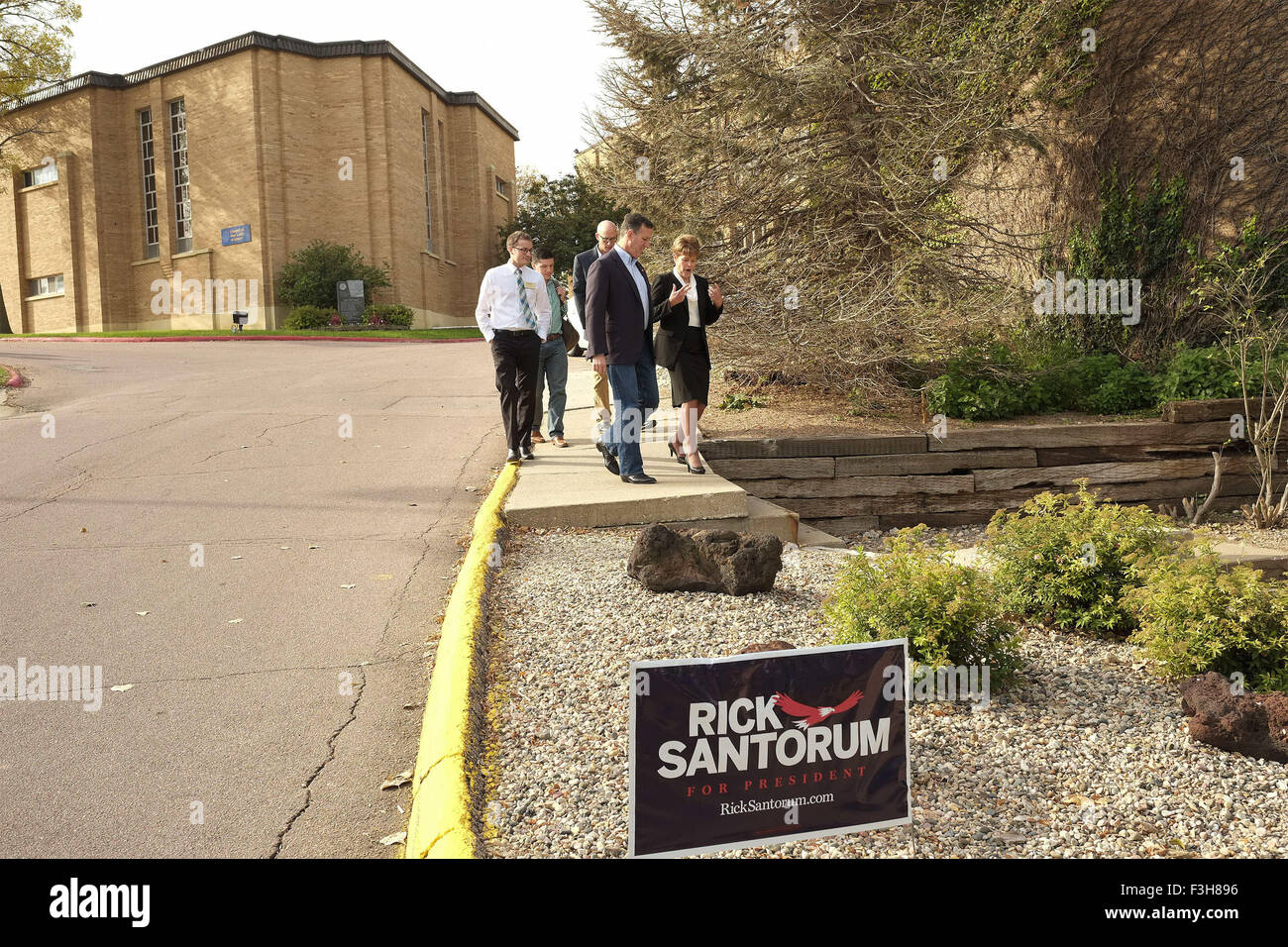 Sioux City, IOWA, USA. 7th Oct, 2015. Republican presidential candidate and former U.S. Sen. RICK SANTORUM, foreground left, (R-PA) walks to a campus theatre with Briar Cliff University president BEV WHARTON, right, Wednesday, Oct. 7, 2015, where he held a town hall at the Catholic university. © Jerry Mennenga/ZUMA Wire/Alamy Live News Stock Photo