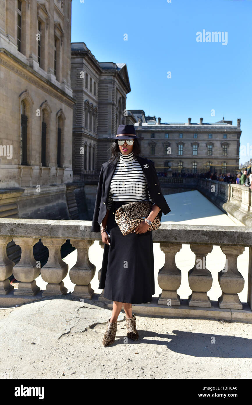 Blogger Marsha Campbell posing outside of the Dior runway show during Paris Fashion Week - Oct 2, 2015 - Photo: Runway Manhattan/Celine Gaille ***For Editorial Use Only*** Mindesthonorar 50,- EUR/Minimum Fee 50,- EUR/picture alliance Stock Photo