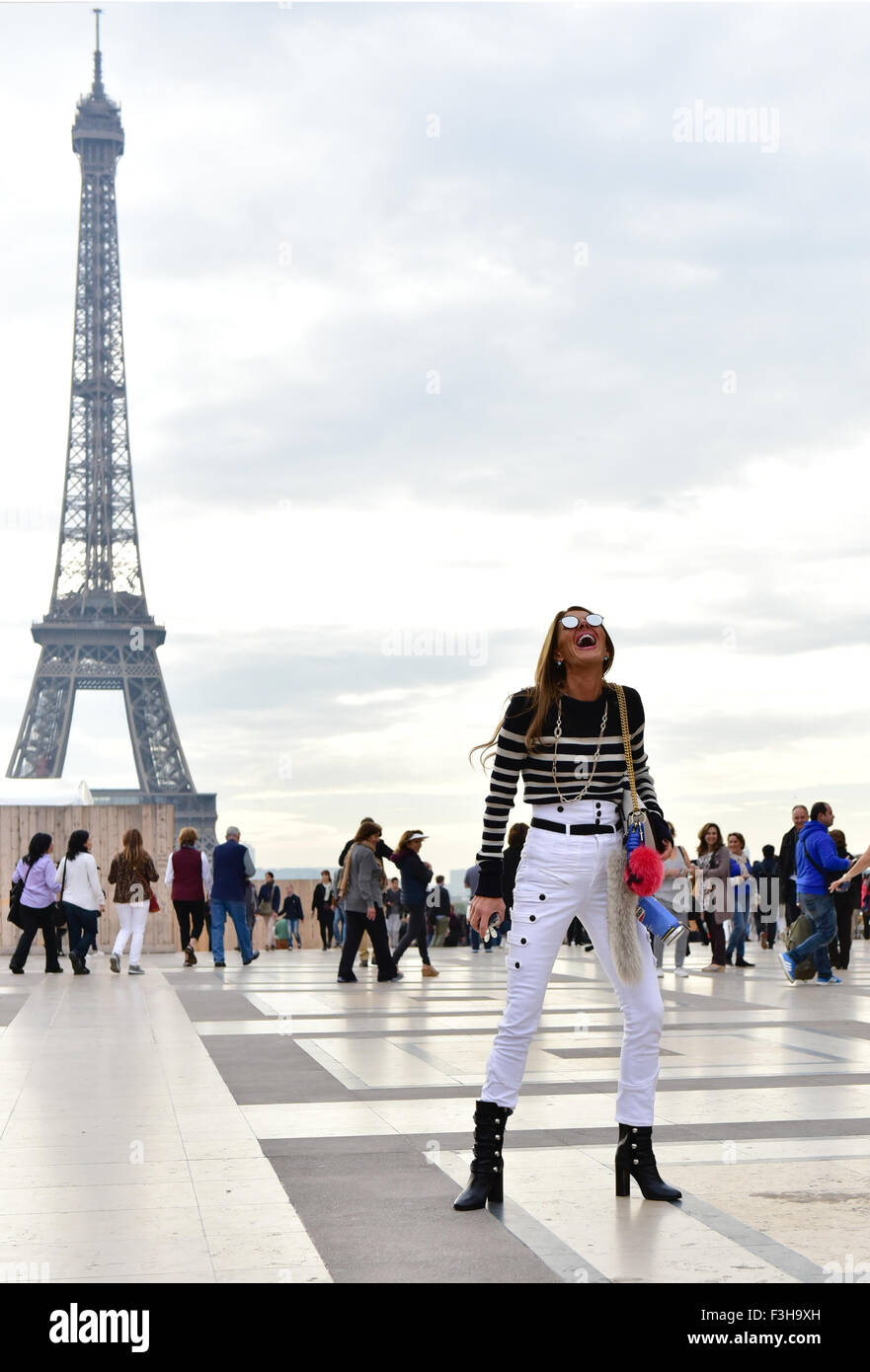 Vogue Japan Editor at Large, Anna Dello Russo posing at the Haider Ackermann venue during Paris Fashion Week - Oct 3, 2015 - Photo: Runway Manhattan/Celine Gaille ***For Editorial Use Only*** Mindesthonorar 50,- EUR/Minimum Fee 50,- EUR/picture alliance Stock Photo