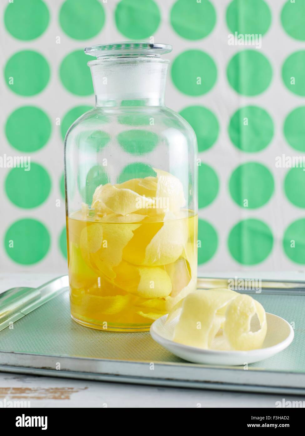 https://c8.alamy.com/comp/F3HAD2/lemon-peel-infusing-in-large-glass-jar-to-make-limoncello-F3HAD2.jpg
