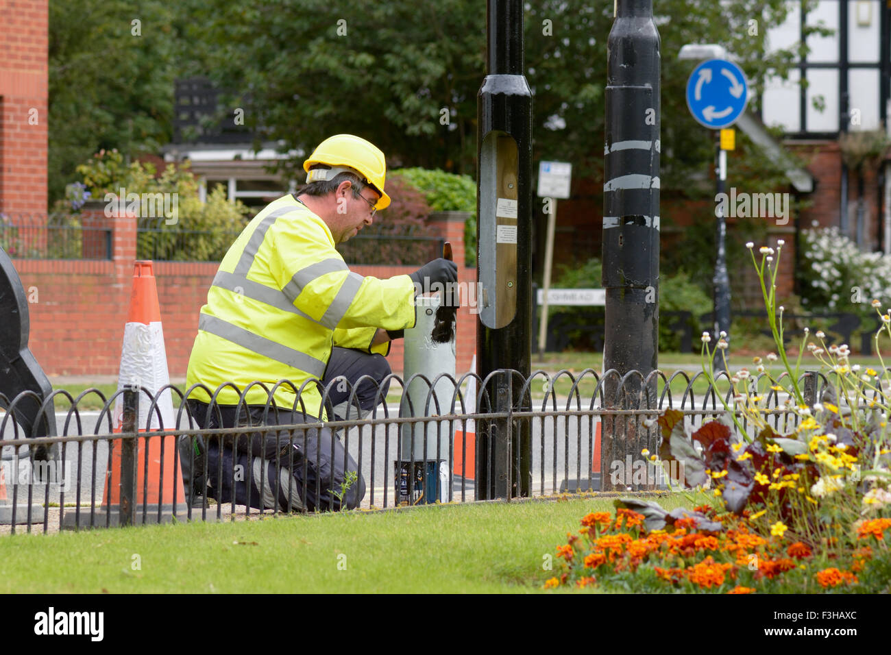 Council employee painting lamp-post black in Bedford, Bedfordshire, England Stock Photo