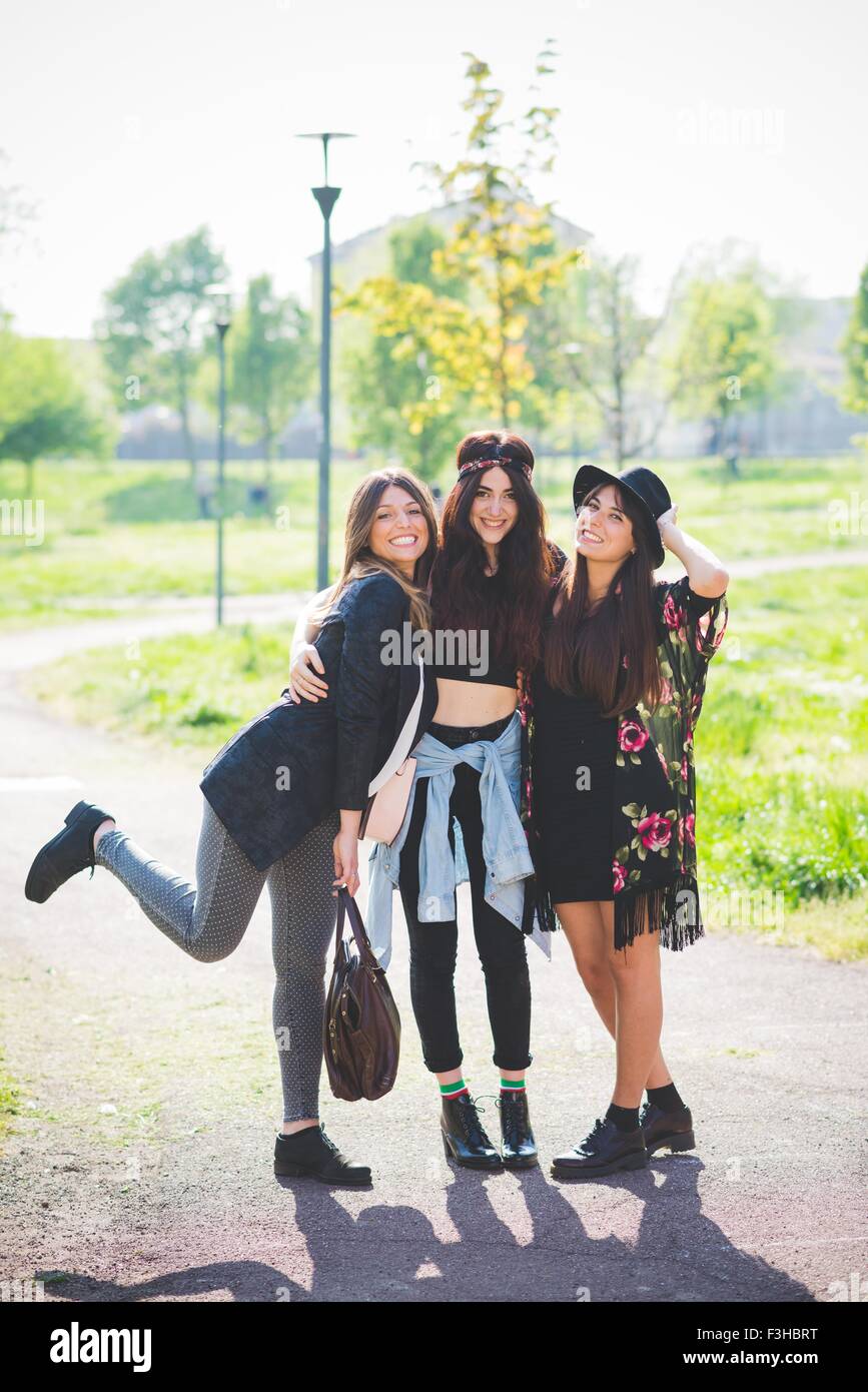 Unique and Stylish Photo Poses in Lehenga for Girls - Vicky Roy