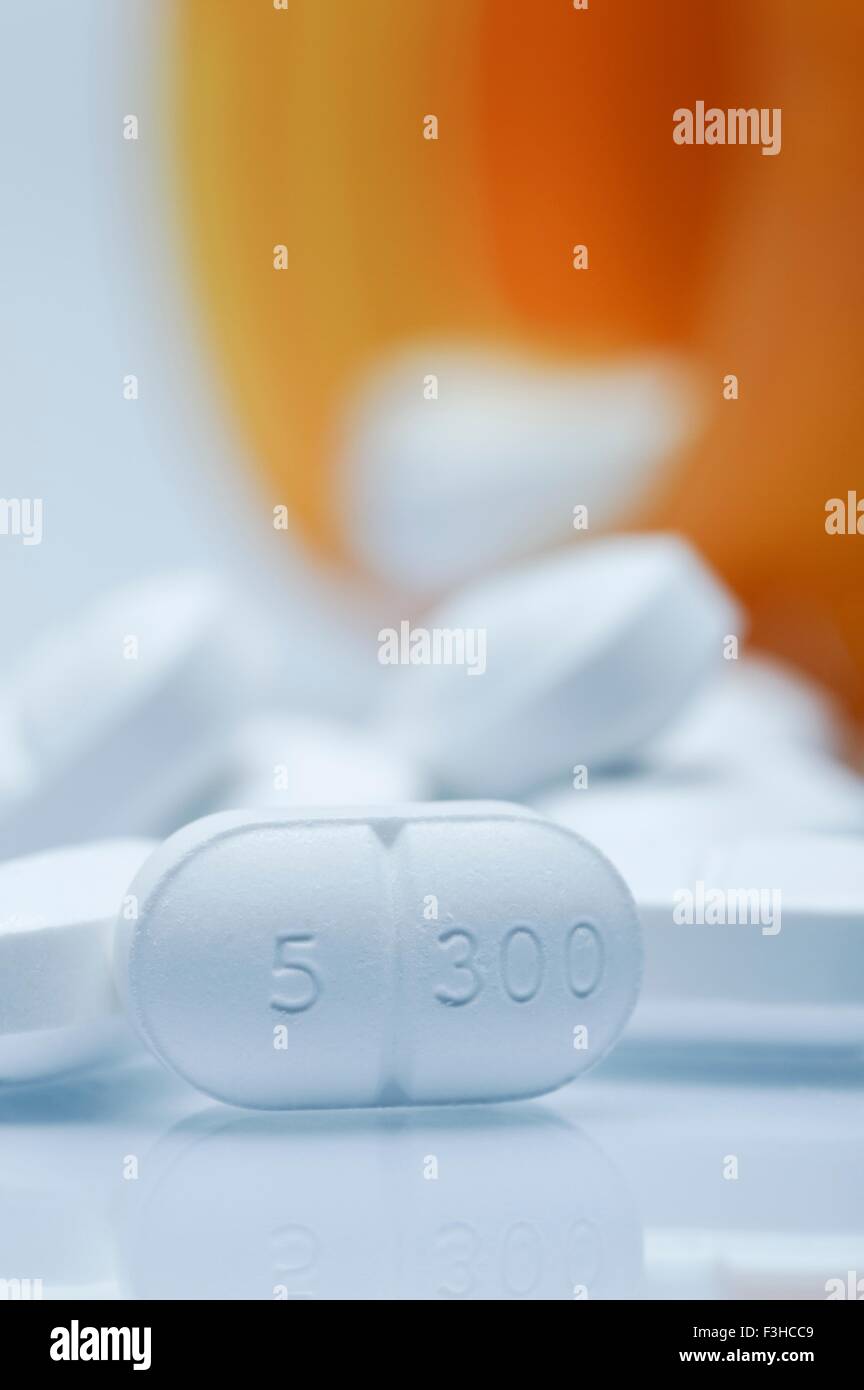White oval pill hires stock photography and images Alamy