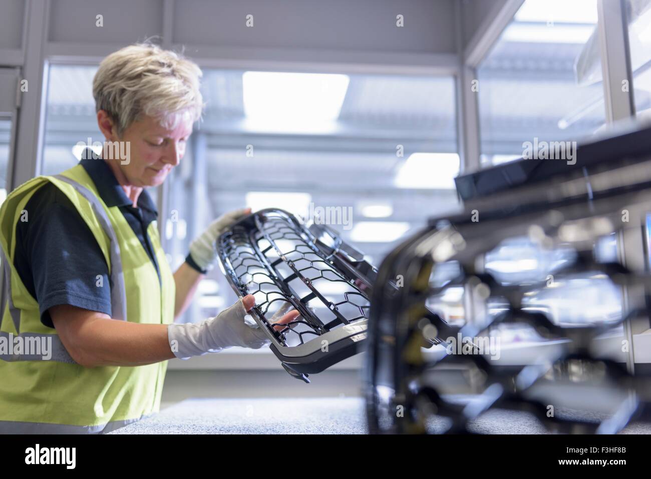 Woman spray paint hi-res stock photography and images - Alamy