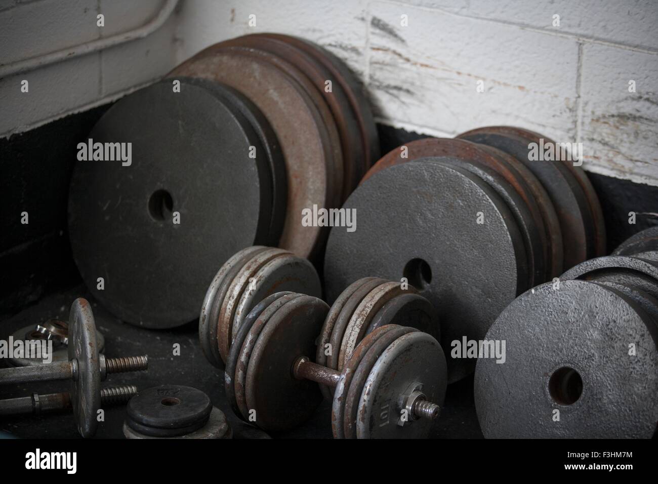 Weight plates hi res stock photography and images Alamy