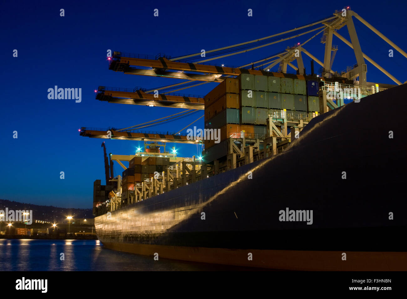 containership docked and loading at Port of LA Stock Photo - Alamy