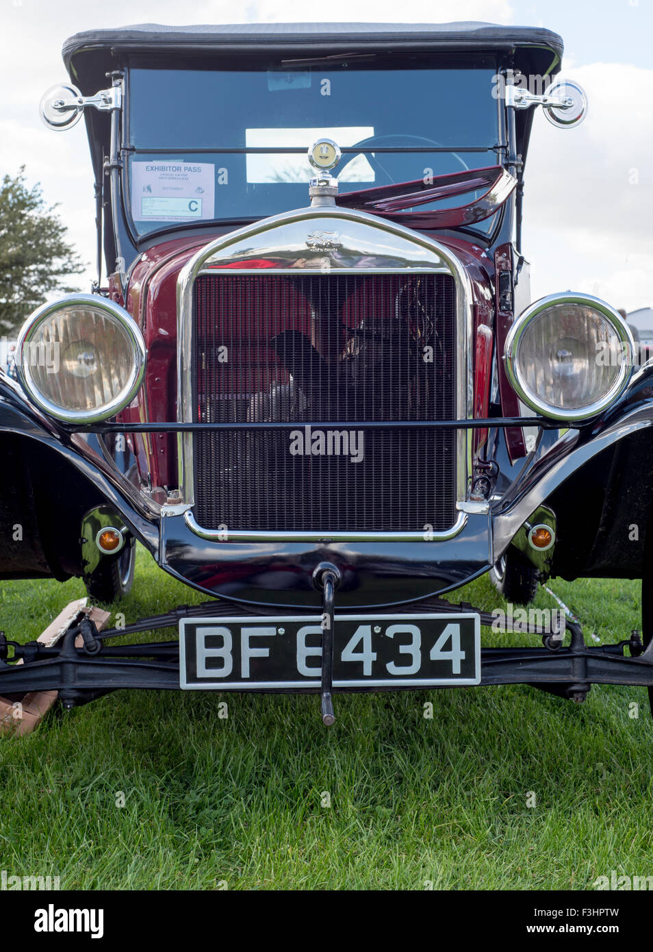 Headlamps and windshield hi-res stock photography and images - Alamy