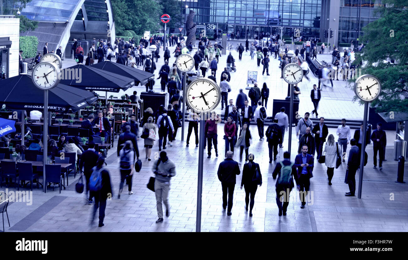 Canary Wharf Clocks office workers making the daily commute back home at the end of the working day commuters South Colonnade Canary Wharf London UK Stock Photo