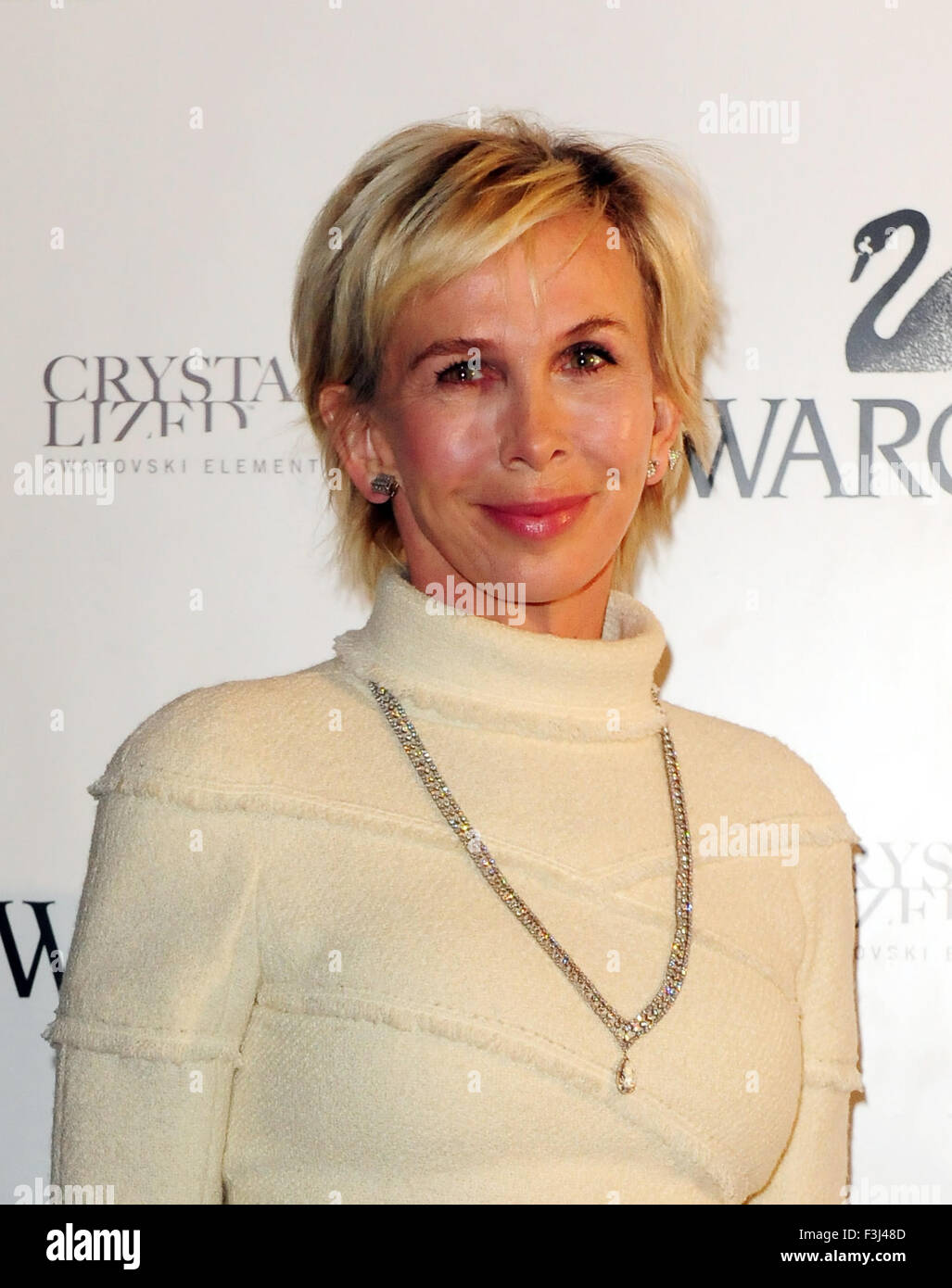 Trudie Styler attends cocktail reception ahead of the lighting of the Swarovski Crystal Snowflake at the Mandarin Oriental Hotel Stock Photo