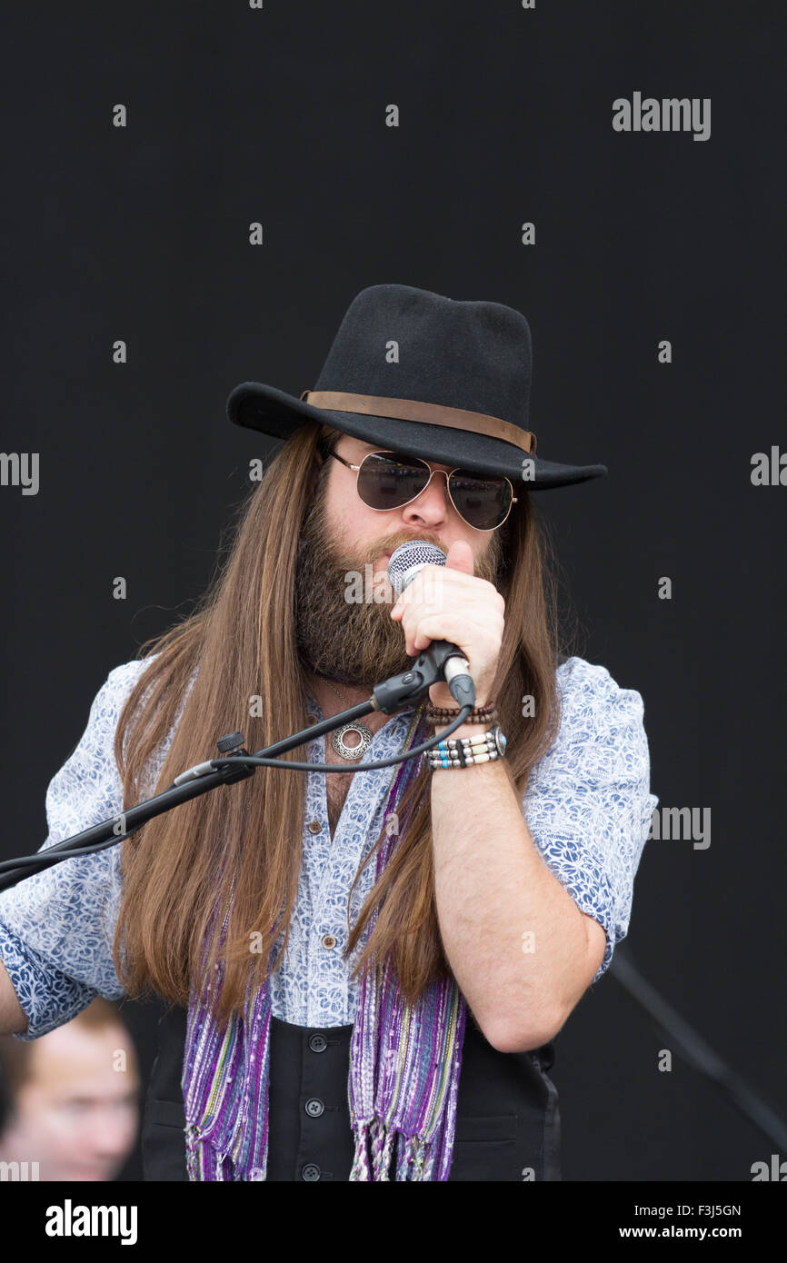 Adam Barron (The Voice UK 2013 finalist), lead singer with The Mick Ralphs Blues Band, at the 2015 Darlington R'n'B Festival Stock Photo