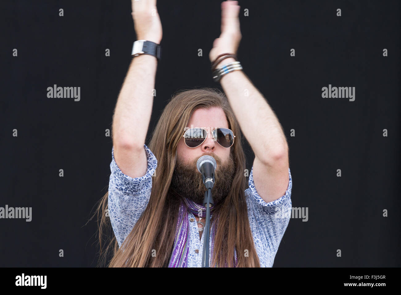 Adam Barron (The Voice UK 2013 finalist), lead singer with The Mick Ralphs Blues Band, at the 2015 Darlington R'n'B Festival Stock Photo