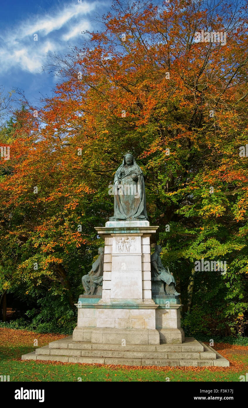 UK,South Yorkshire,Sheffield,Endcliffe Park,Queen Victoria's Statue