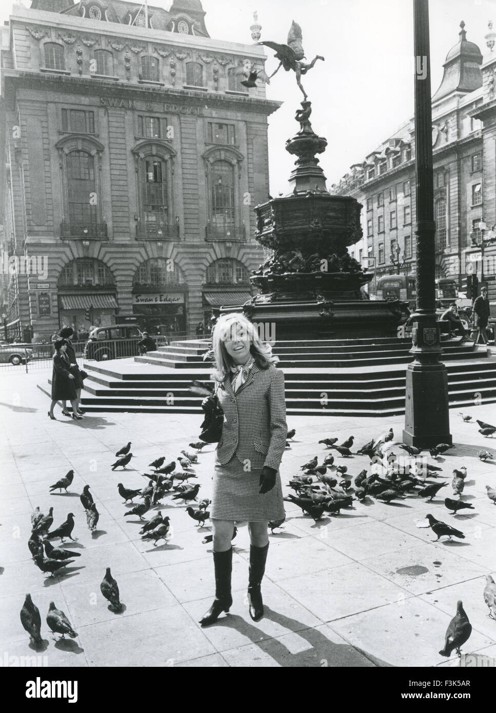 NANCY SINATRA US singer in Trafalgar Square,London, in 1966 Stock Photo ...