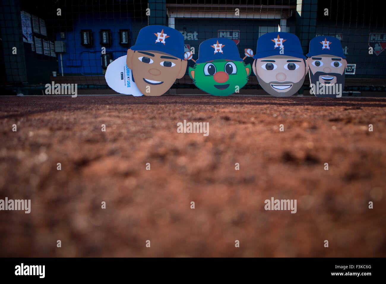 Kansas City, MO, USA. 08th Oct, 2015. Caricatures of players and mascots sit outside the Houston Astros dugout before Game 1 of the Divisional Series Playoff between the Houston Astros and the Kansas City Royals at Kauffman Stadium in Kansas City, MO. Kyle Rivas/CSM/Alamy Live News Stock Photo