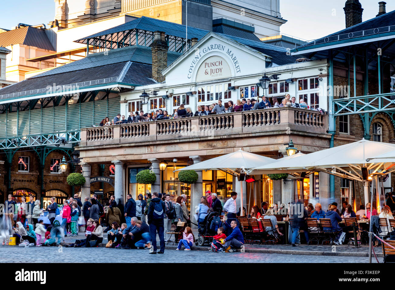 The Punch & Judy Pub In The Piazza, Covent Garden, London, UK Stock