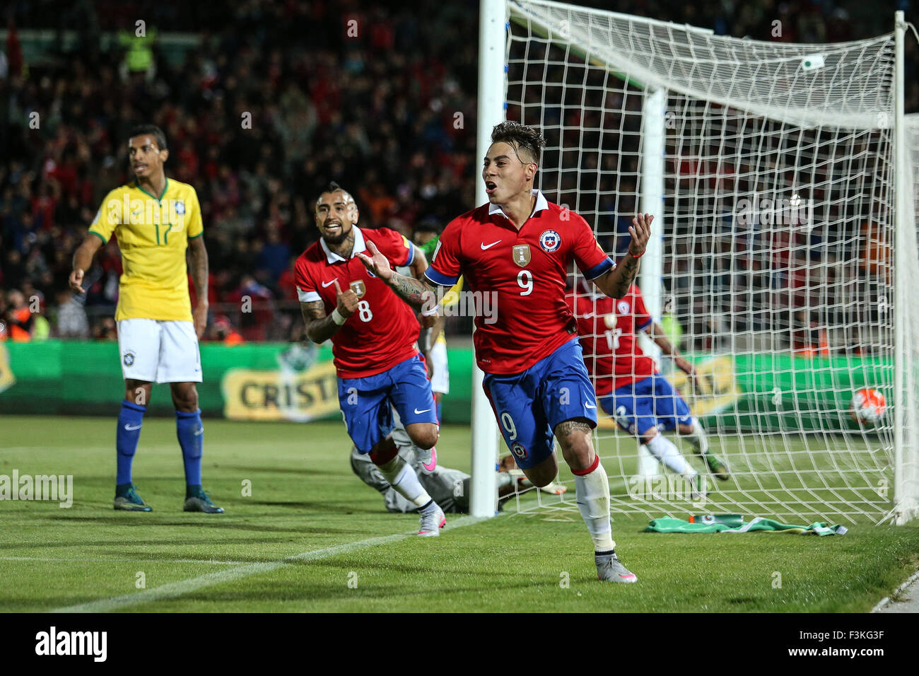 Santiago, Chile. 8th Oct, 2015. Chile's Eduardo Vargas (R) celebrates during the qualifying match for the World Cup Russia 2018 against Brazil at the National Stadium in Santiago, Chile, on Oct. 8, 2015. Chile won 2-0. Credit:  ANFP/Xinhua/Alamy Live News Stock Photo