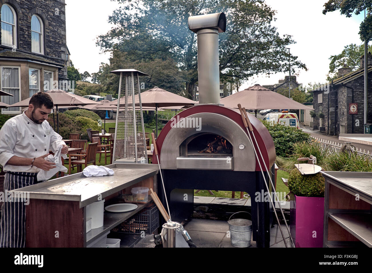 Thermometer with glowing embers in an outdoor wood-burning pizza oven for  cooking and baking Stock Photo - Alamy