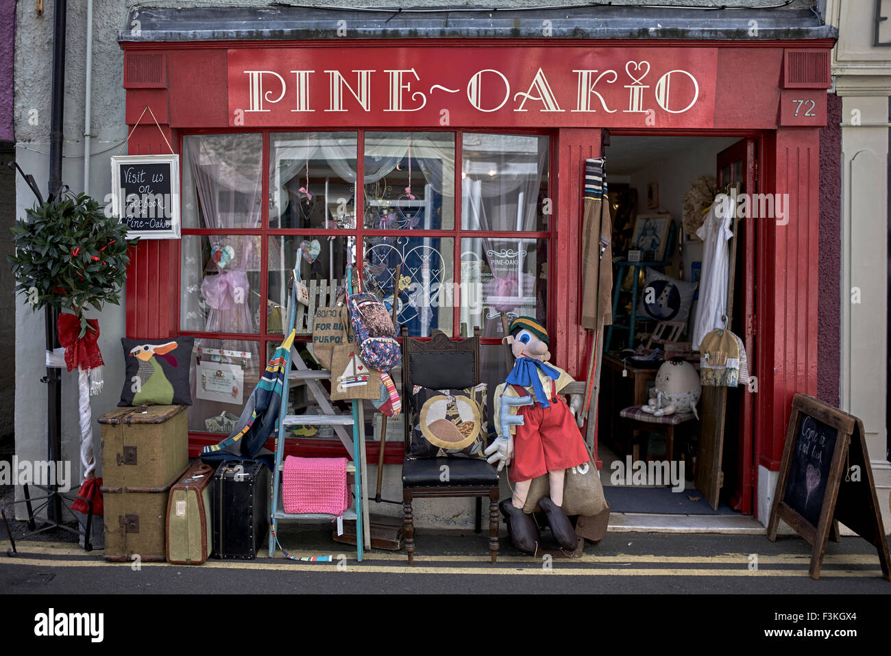 Bric A Brac Shop High Resolution Stock Photography And Images Alamy