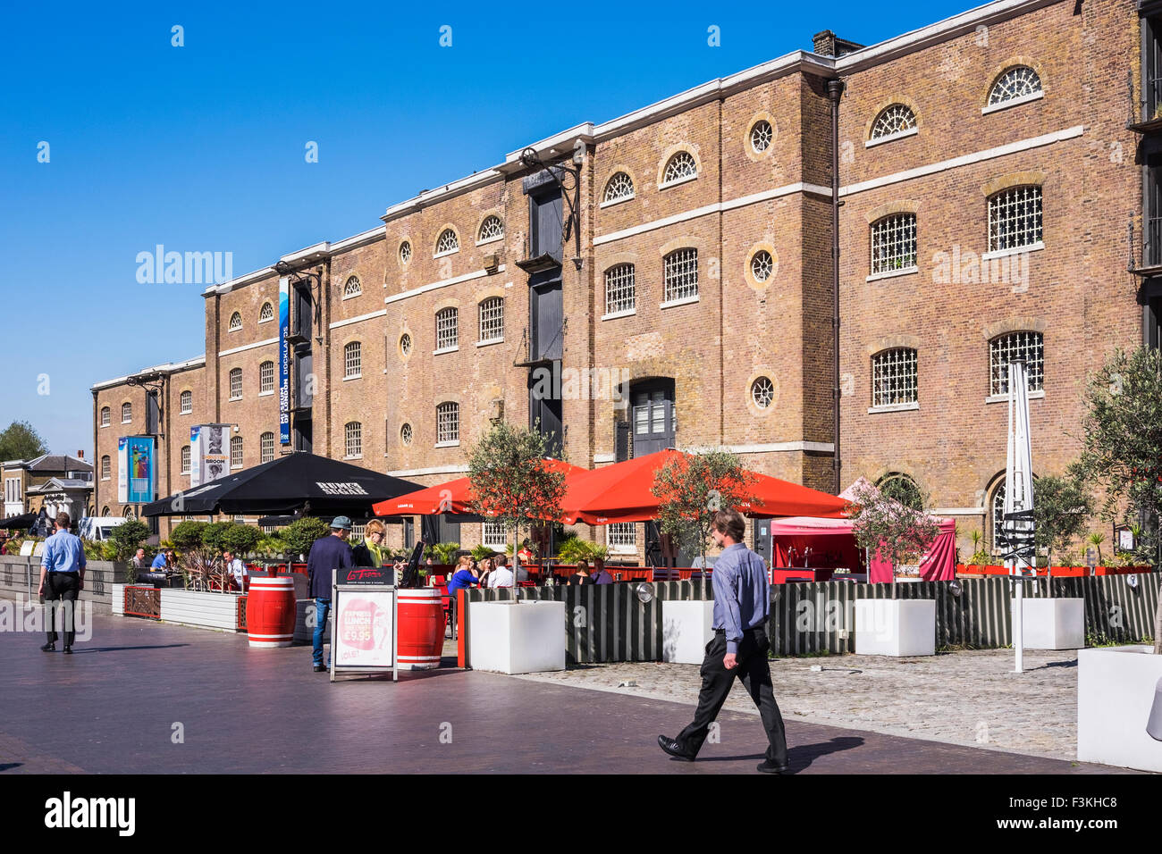 Kerb west india quay hi-res stock photography and images - Alamy