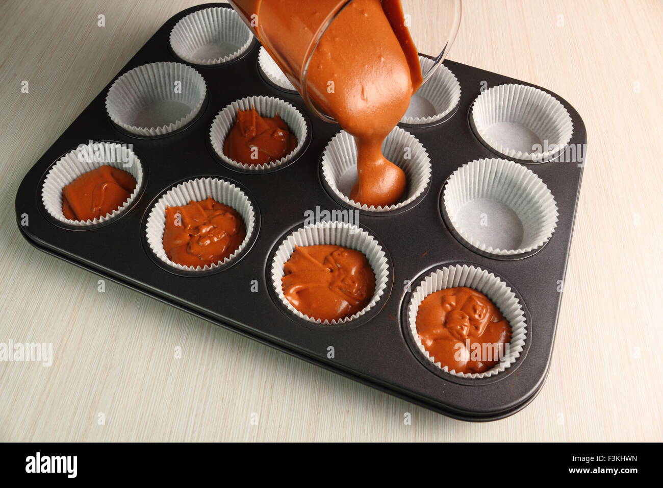 Pouring cake mix pan making hi-res stock photography and images - Alamy