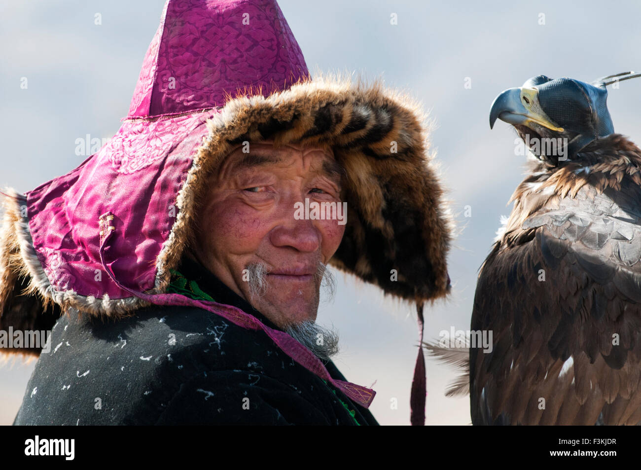 Kazakh eagle hunters and their golden eagles in the Altai Region of Bayan-Ölgii in Western Mongolia. Stock Photo