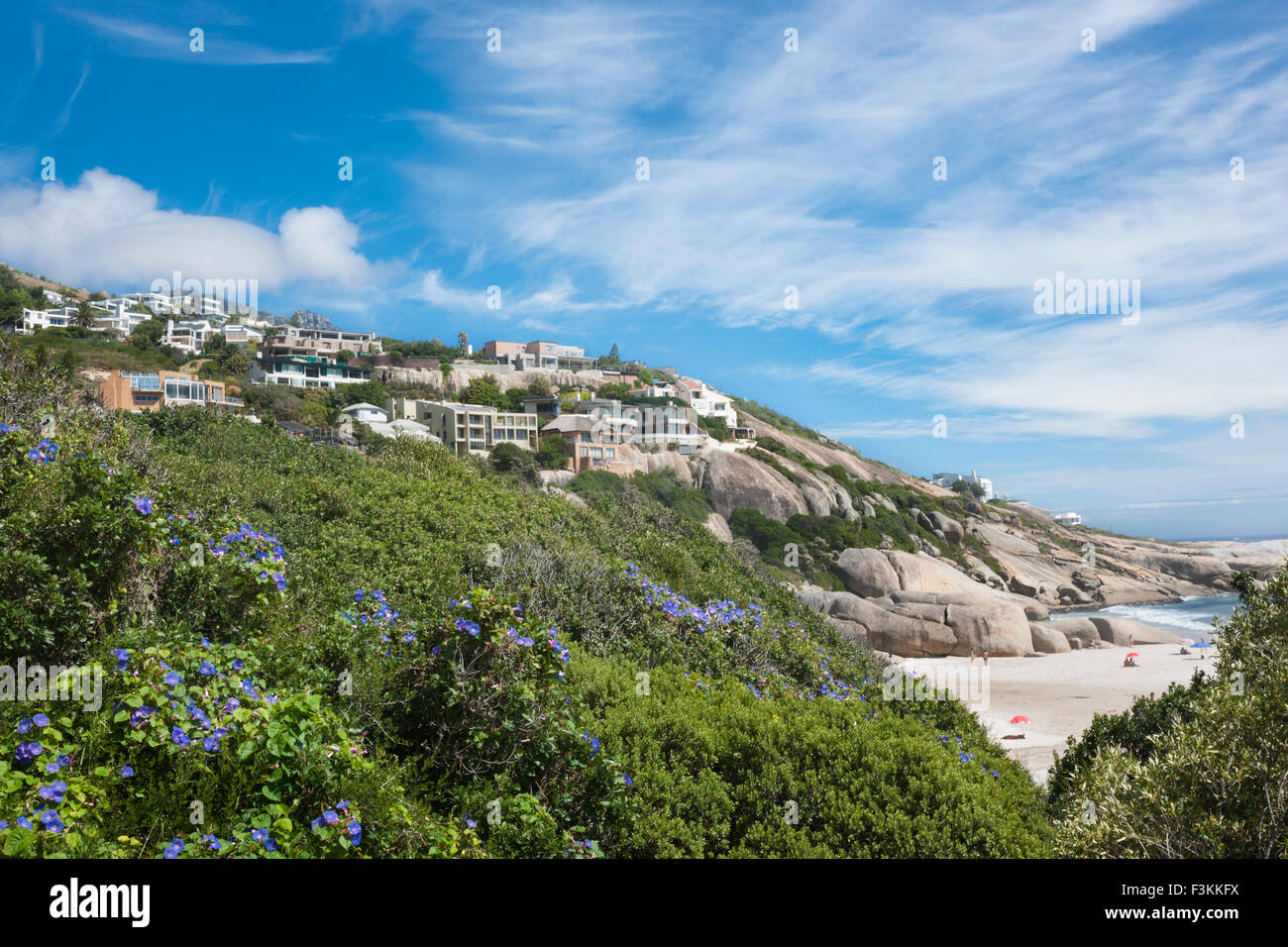 Residential homes above the cove of Llandudno beach marked by granite boulders, Atlantic Ocean, between Camp's Bay and Hout Bay Stock Photo