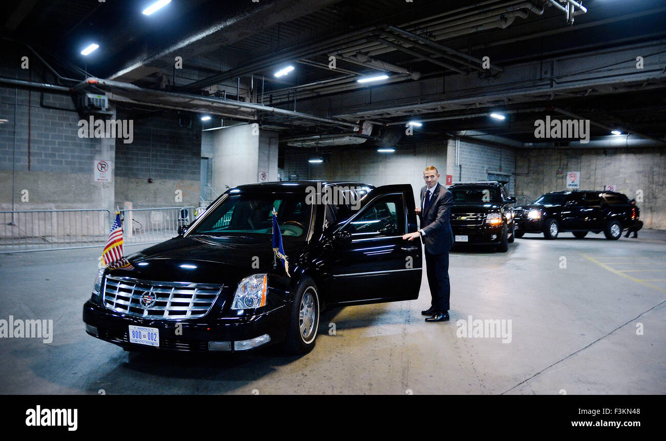 Washington, DC. 8th Oct, 2015. A Secret Service Agent stands still next to United States President Barack Obama's car named "the beast" in a underground parking at the Congressional Hispanic Caucus Institute's 38th Anniversary Awards Gala at the Washington Convention Center October 8, 2015 in Washington, DC. Credit: Olivier Douliery/Pool via CNP - NO WIRE SERVICE - Credit: dpa/Alamy Live News Stock Photo